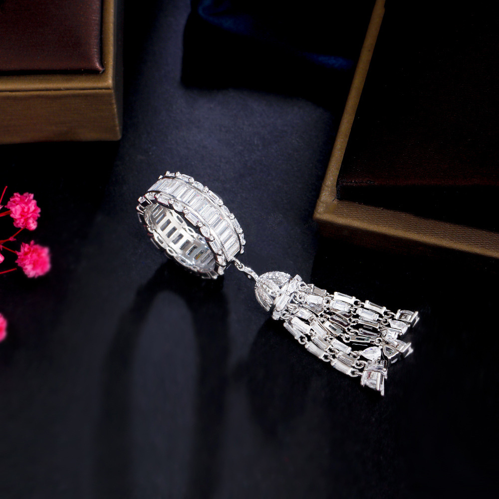 Designer Ins series full-diamond fringed ultra-gorgeous ring with three-dimensional micro-set zirconia hollow design unique personalized finger ring accessory