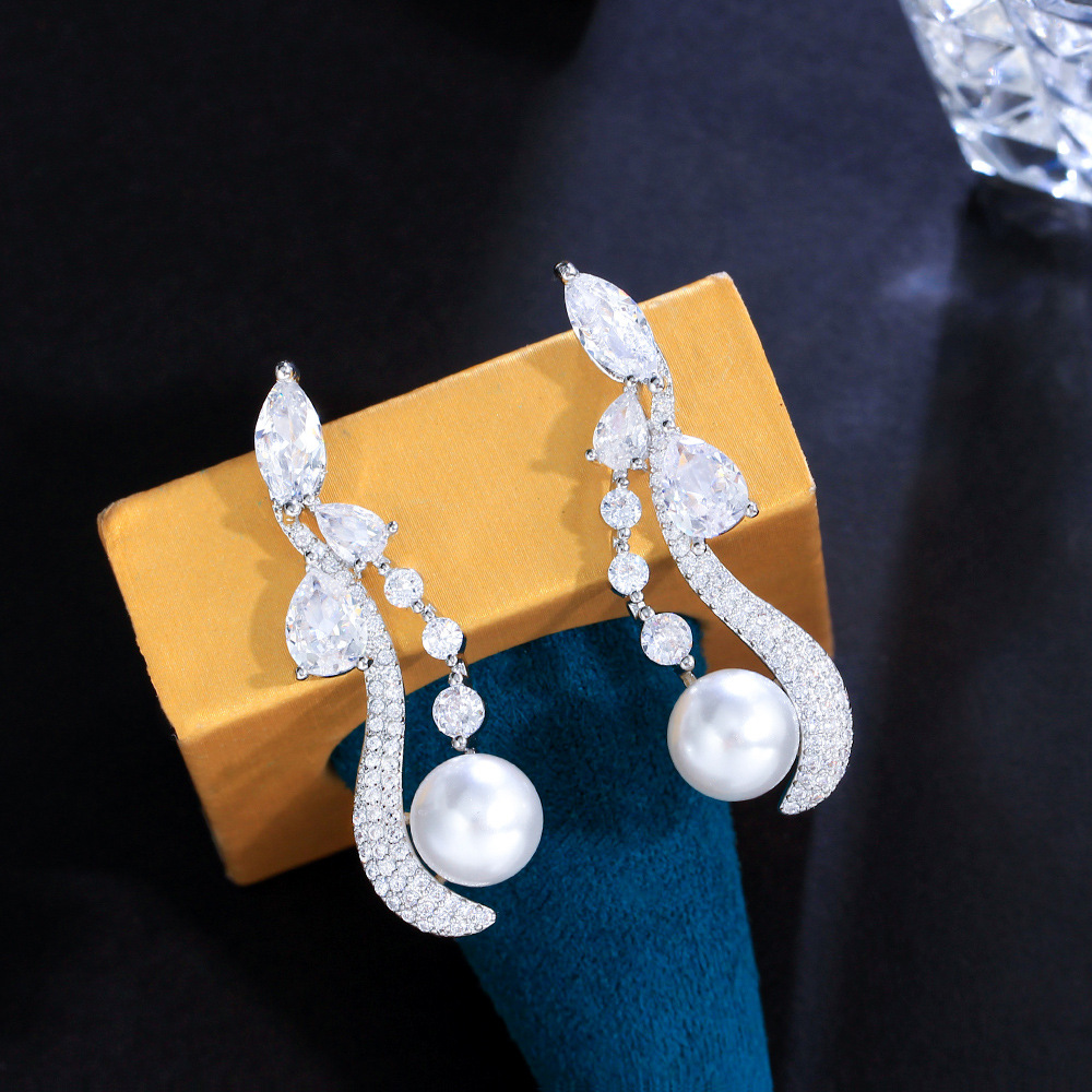 S925 silver needle minimalist and niche zircon twisted geometric pearl earrings, sweet and fashionable style full diamond drop earrings accessory