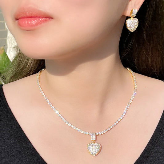 Two sets of matching earrings and necklaces featuring Korean-style pop-style heart-shaped micro-set zirconia and full diamonds This set is suitable for wedding brides and heart-shaped pendant necklaces