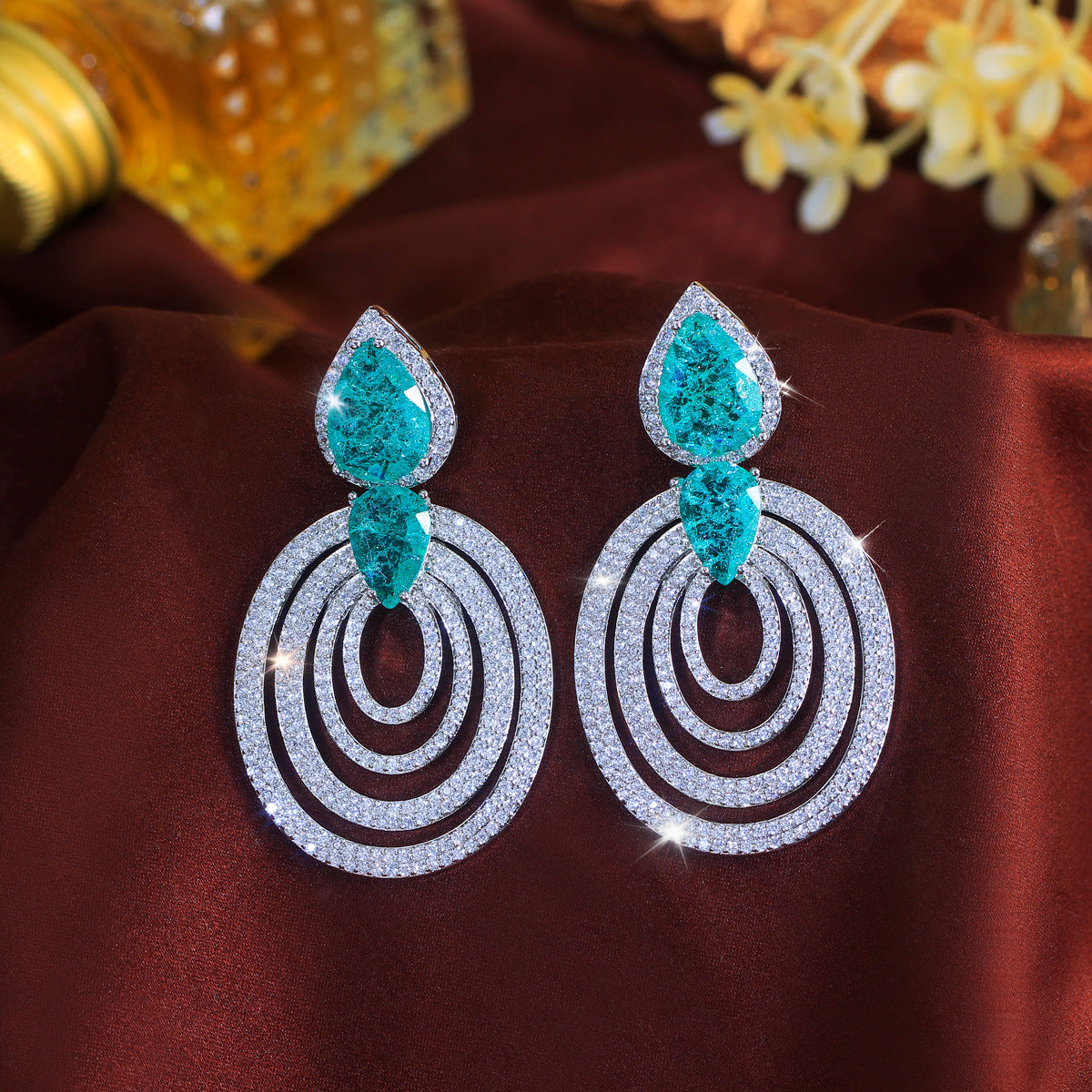 European and American geometric design oval large hoop earrings in S925 silver Lightweight and luxurious style Suitable for formal evening gowns Women's earrings