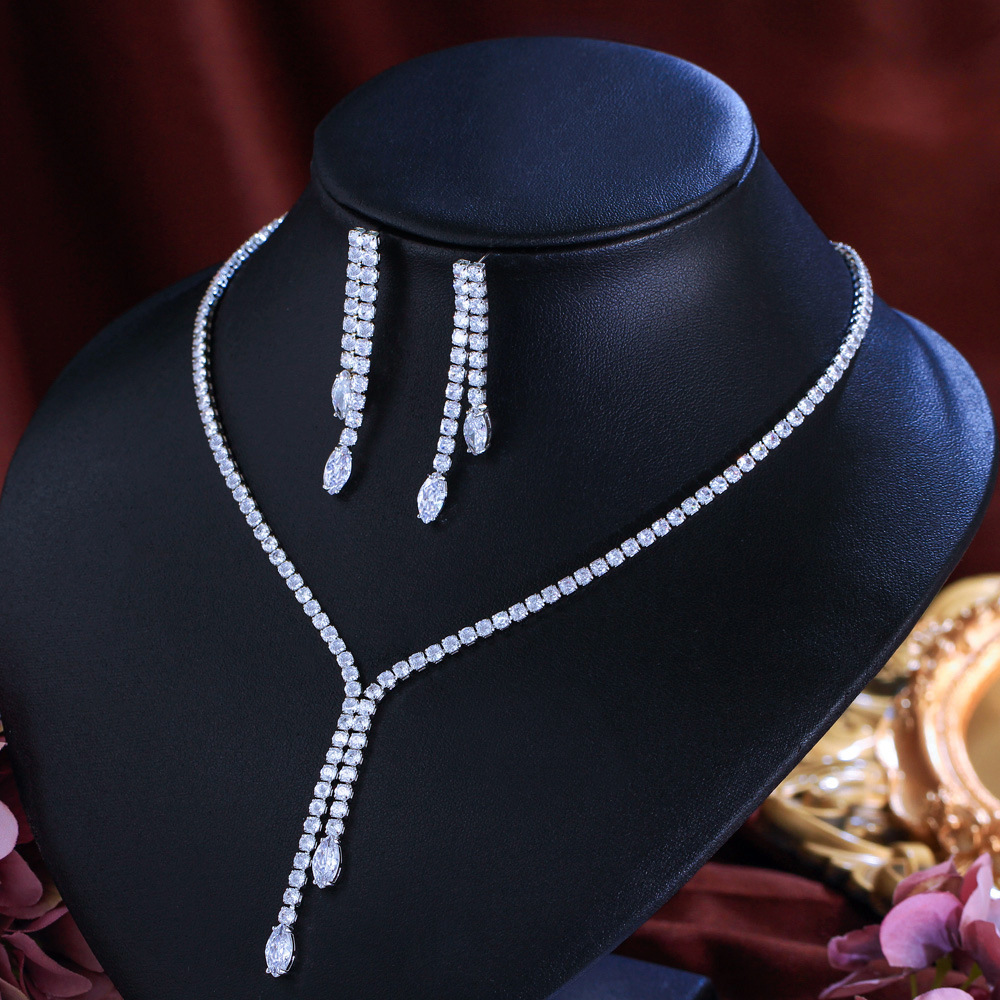 Dazzling Luxury Diamond-Encrusted Necklace and Earrings for Evening Wedding Bridal Accessories Set with Flowing Tassels and Elegant Charm Party Zircon Set