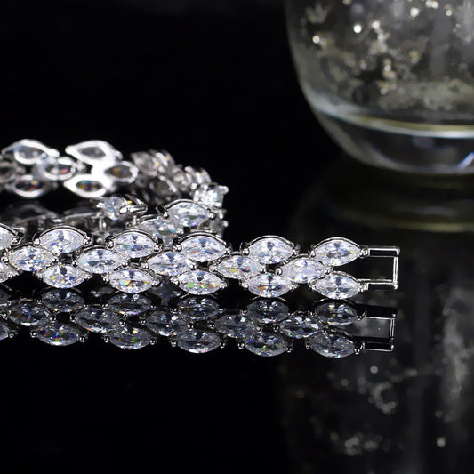 Korean version accessory with elegant leaf-shaped white gold jewelry of AAA quality, zirconia bracelet