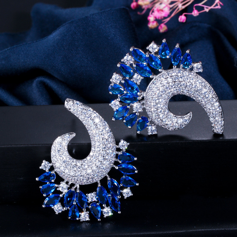 New European-style creative exaggerated diamond earrings. Ultra-shiny zirconia women's versatile ear accessories