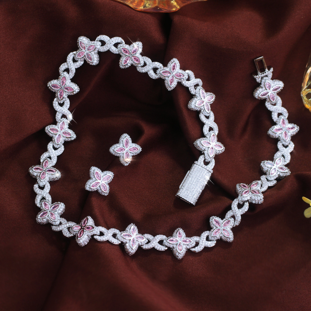 European and American hip-hop four-leaf clover Cuban chain with numerous diamonds 8-character chain pendant with micro-set zirconia necklace and bracelet jewelry accessory