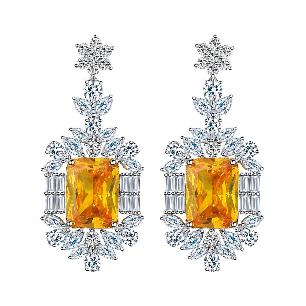 Heavyweight copper-set zircon earrings with high-end rectangular emerald gemstones and Asche yellow diamonds as the ear pendants