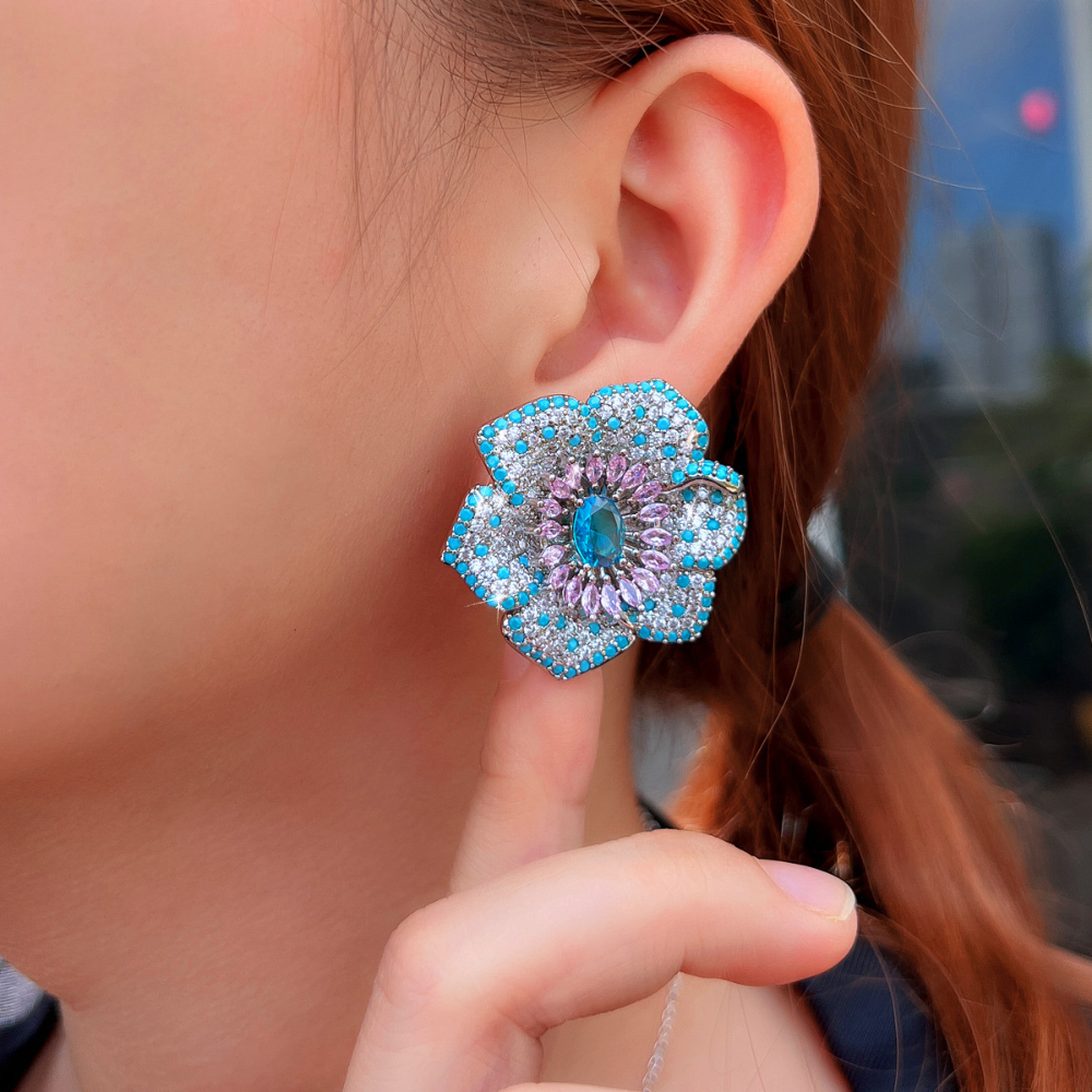 Luxurious and elegant three-dimensional flower-shaped micro-set with zirconia high-end ear stud earrings in S925 silver with an elegant turquoise pendant