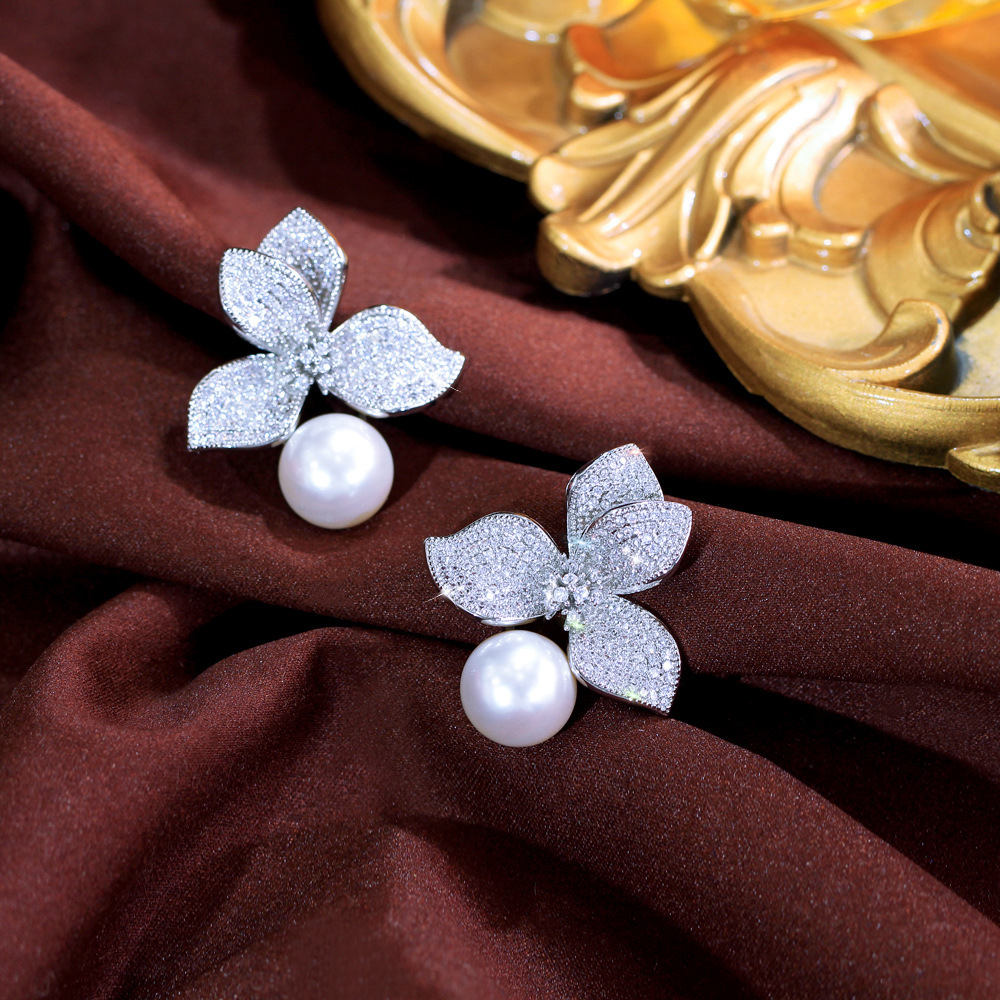 S925 silver needle luxury petal pearl earrings, small-scale design with unique style, exudes a sense of sophistication. Flower-shaped zirconia earrings as an accessory.