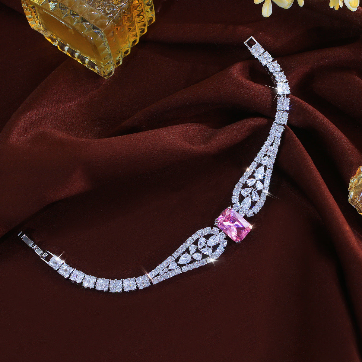 Princess pink diamond earbore hollowed-out minimalist luxury ins-style zircon bracelet sweet and versatile with elegant and sophisticated charm Handcrafted jewelry accessory