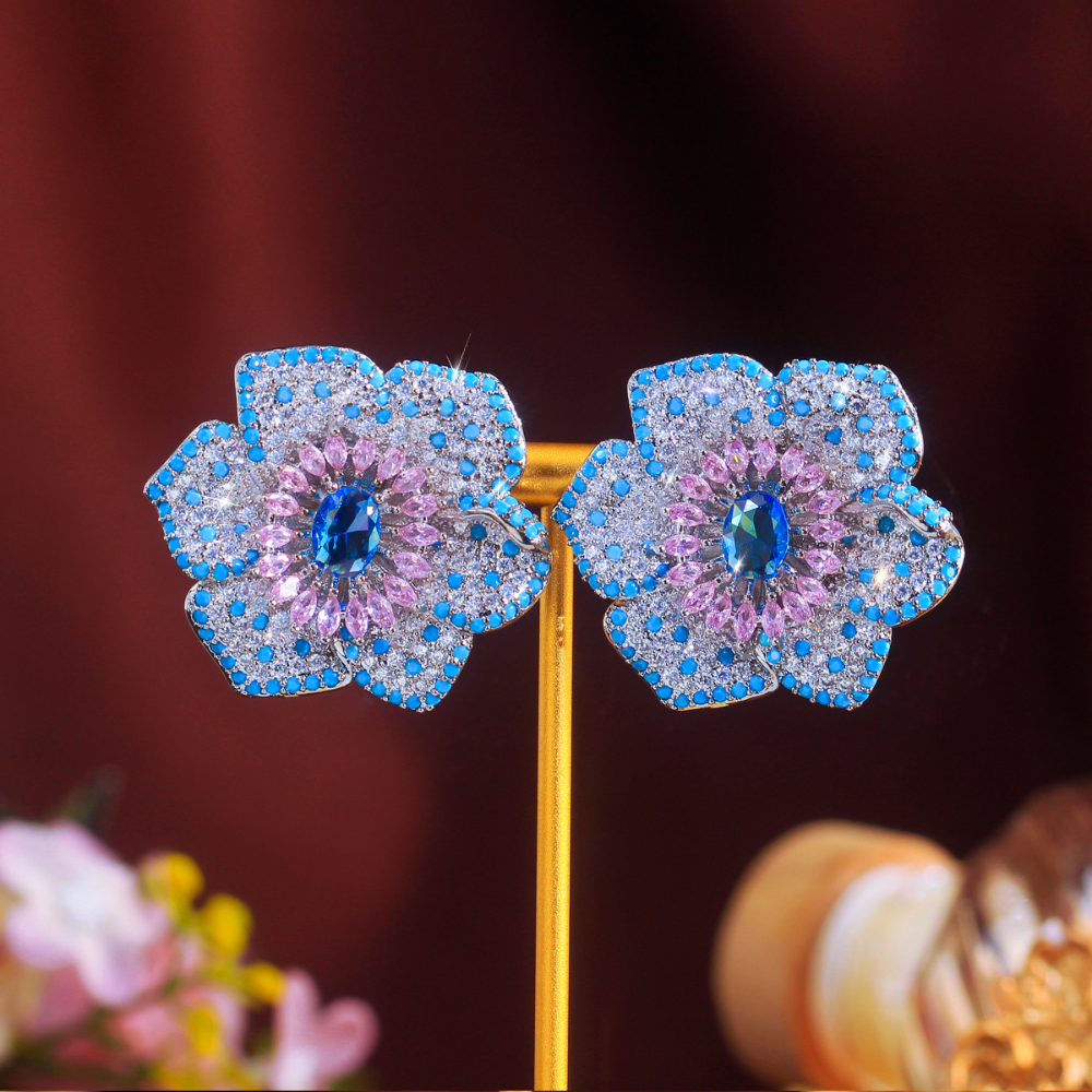 Luxurious and elegant three-dimensional flower-shaped micro-set with zirconia high-end ear stud earrings in S925 silver with an elegant turquoise pendant