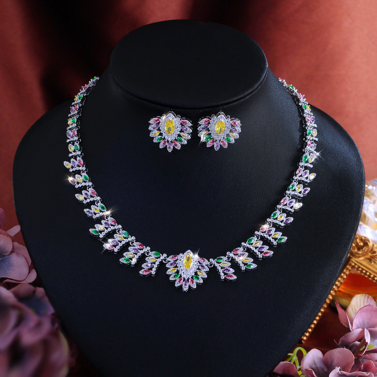The bride's wedding dress jewelry set features zirconia inlay multi-color necklace and earrings as well as a luxurious diamond bracelet