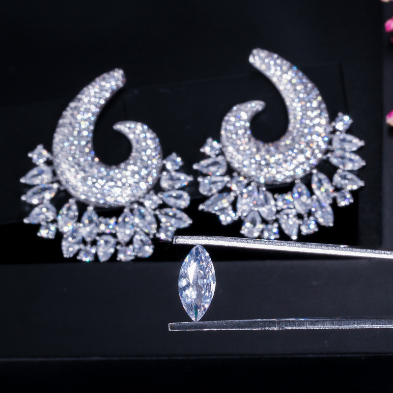 New European-style creative exaggerated diamond earrings. Ultra-shiny zirconia women's versatile ear accessories