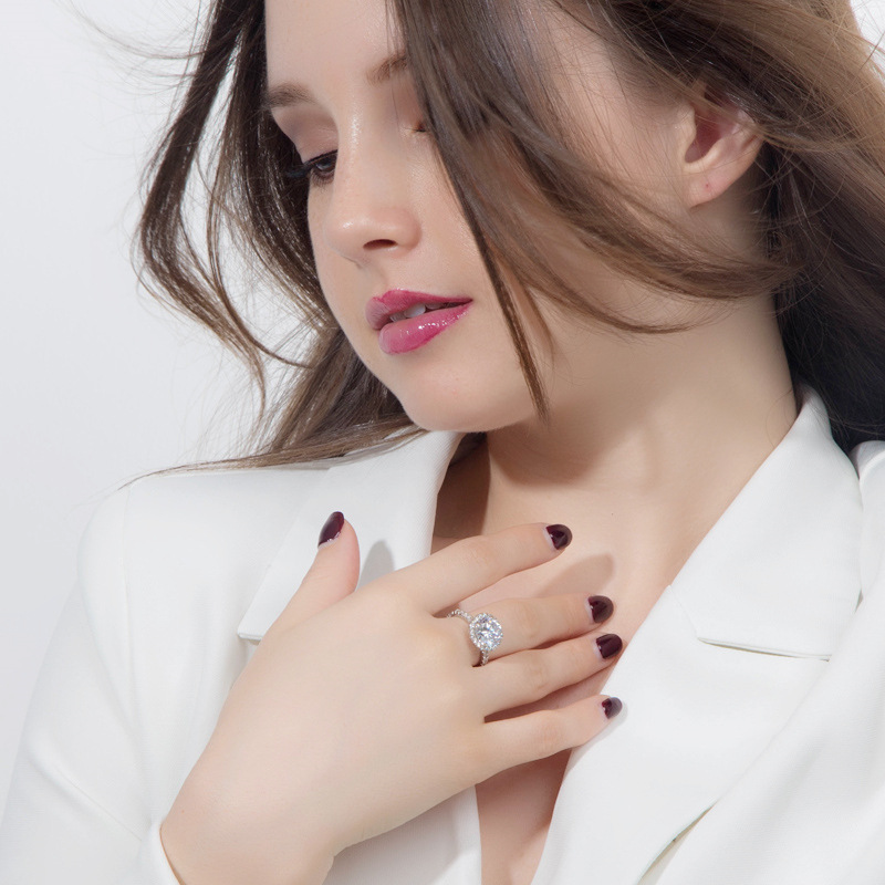 Best-selling bridal party accessories. Micro-set round zirconia ring. Elegant and noble