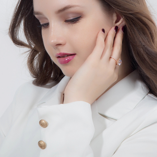Best-selling bridal party accessories. Micro-set round zirconia ring. Elegant and noble