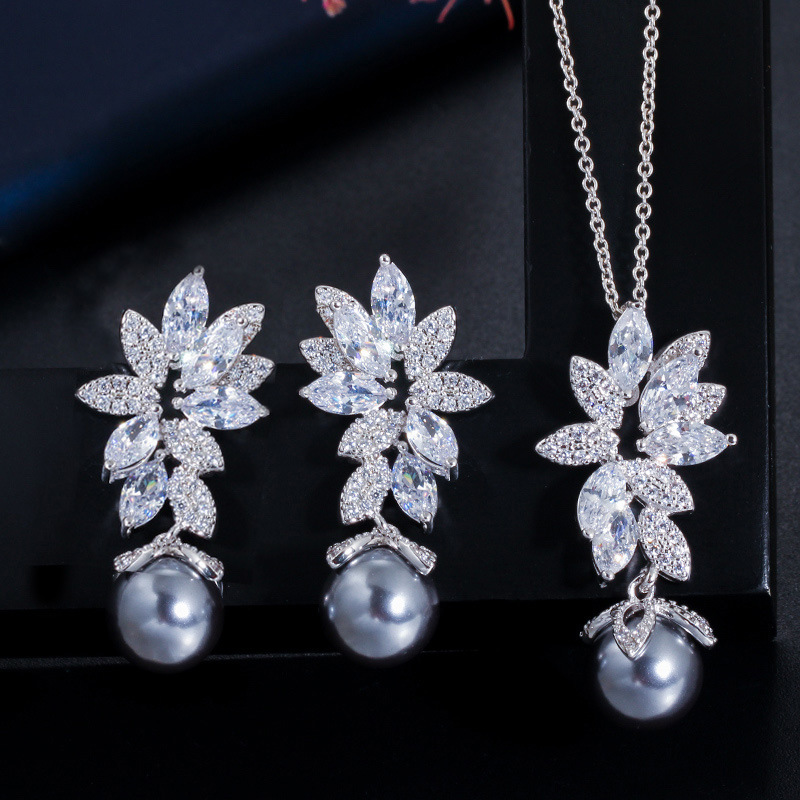 Korean-style fashion versatile S925 pure silver needle micro-set zirconia shell pearl necklace earrings and chain set. For women