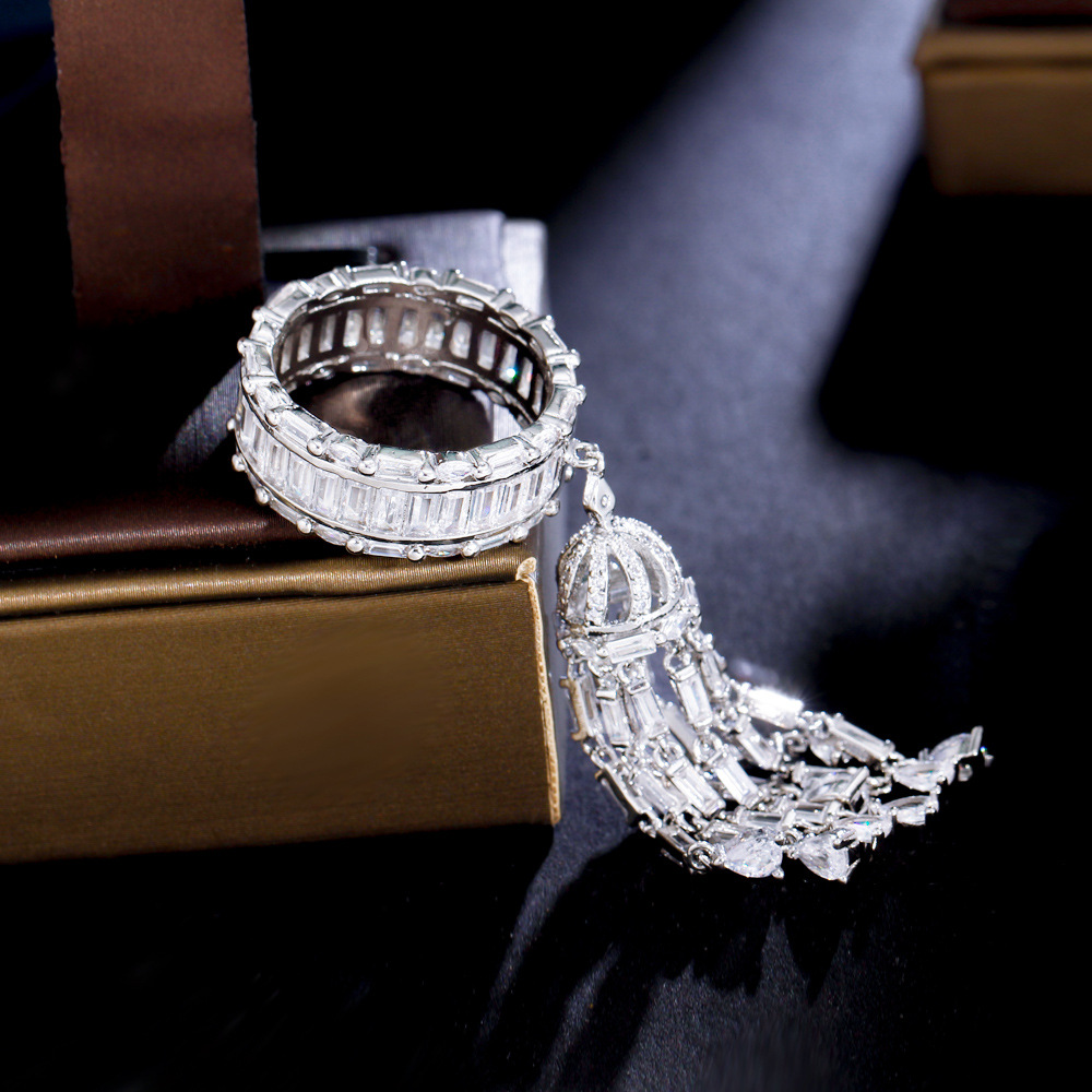 Designer Ins series full-diamond fringed ultra-gorgeous ring with three-dimensional micro-set zirconia hollow design unique personalized finger ring accessory
