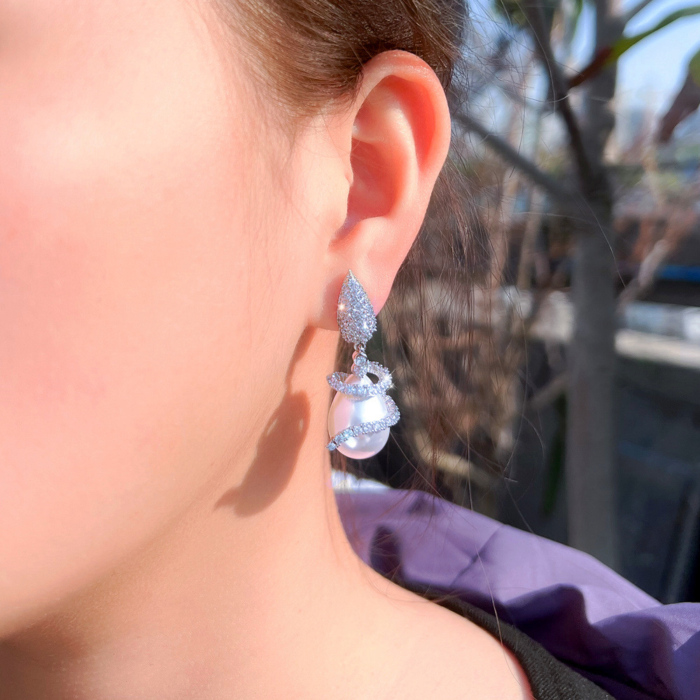 French-style high-end minimalist geometric line pearl earrings with micro-set zirconia - stylish accessories for autumn and winter