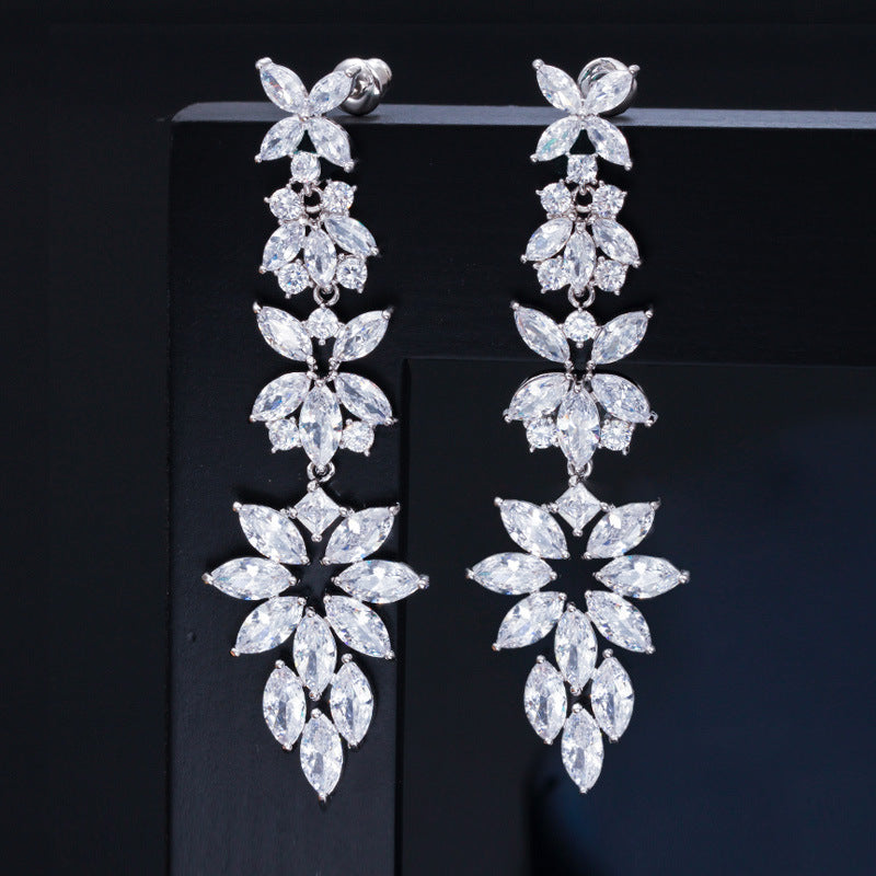 European and American fashion long fringed leaf earrings Imported goods AAA quality zircon earrings Wedding accessories