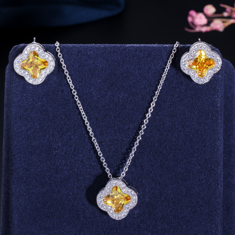 Korean version of micro-set zirconia pendant - Four-leaf clover necklace - Lucky grass accessory