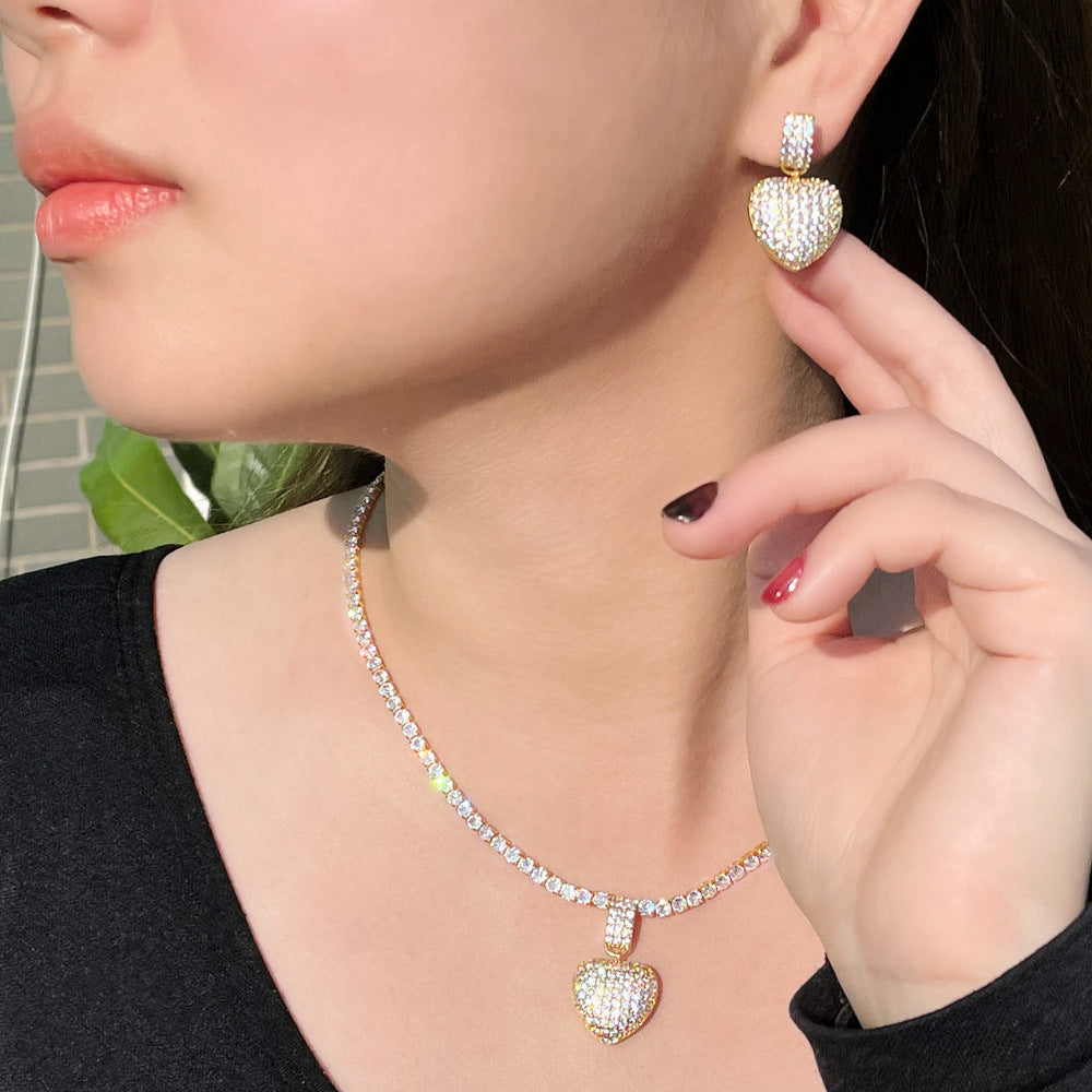 Two sets of matching earrings and necklaces featuring Korean-style pop-style heart-shaped micro-set zirconia and full diamonds This set is suitable for wedding brides and heart-shaped pendant necklaces