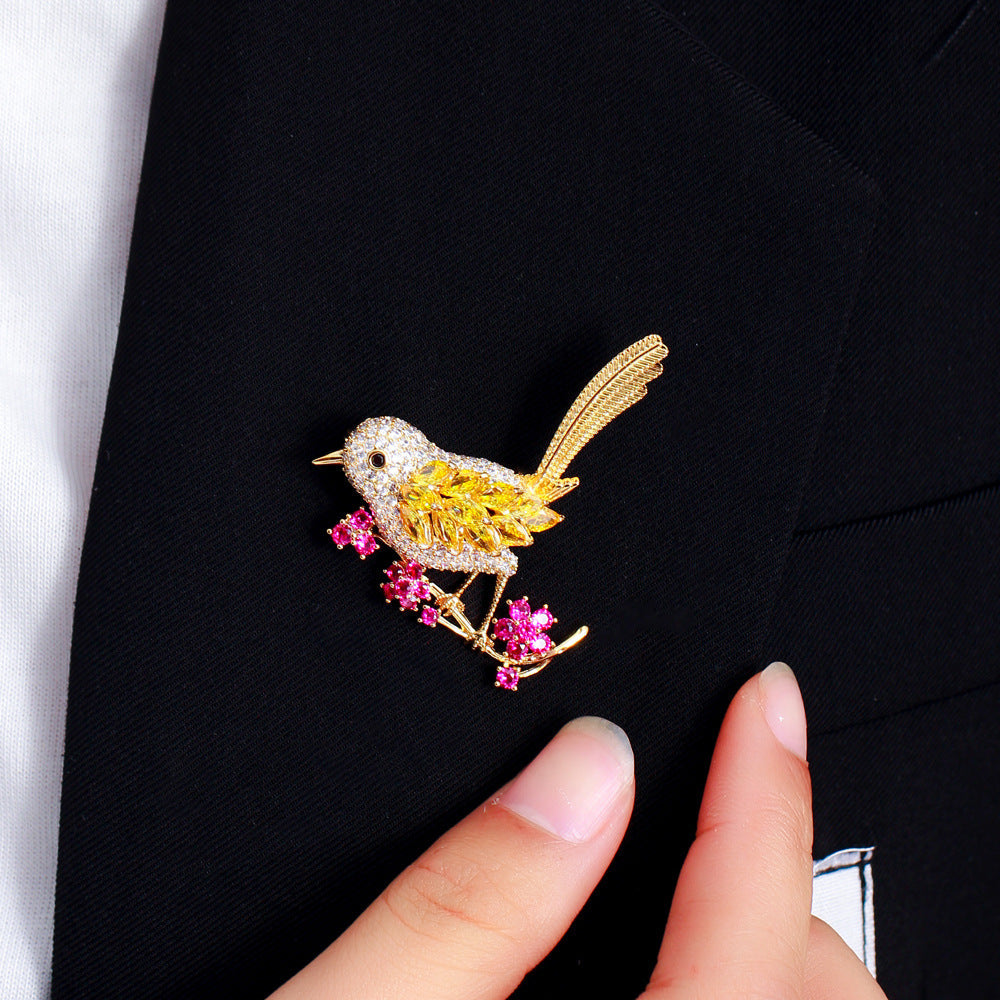 Chinese style festive smile colorful zircon brooch lively and cute the shape of a magpie or a bird a piece of clothing accessory