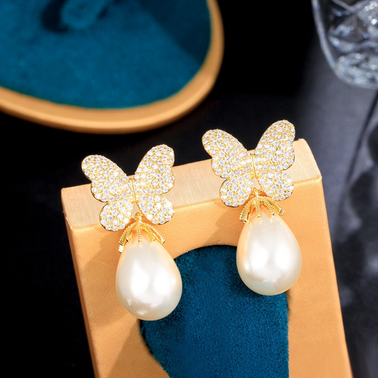 French-style bow-shaped pearl earrings with a sweet and elegant look featuring three-dimensional micro-set zirconia stones S925 silver stud earrings an extremely enchanting accessory
