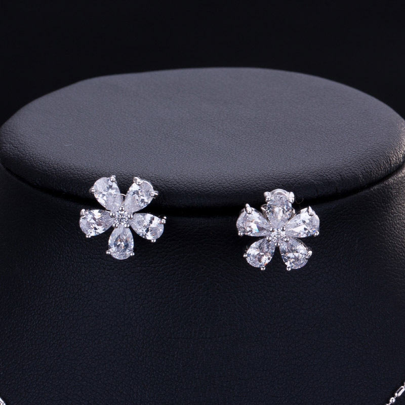 Newly launched bestseller - European and American fashionable jewelry small chain set - women's necklace and earrings set