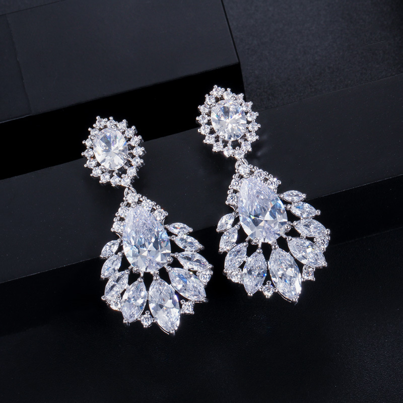 Two-piece set of high-end earrings and necklaces from Europe and America Zircon jewelry for evening gowns and wedding dresses