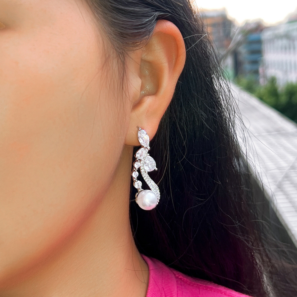 S925 silver needle minimalist and niche zircon twisted geometric pearl earrings, sweet and fashionable style full diamond drop earrings accessory