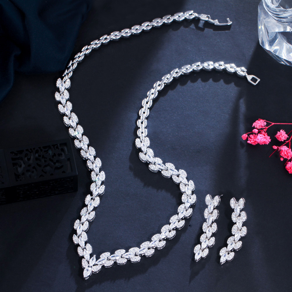Korean version of classic and simple jewelry set for necklaces and earrings - stylish and versatile bridal necklace set chain