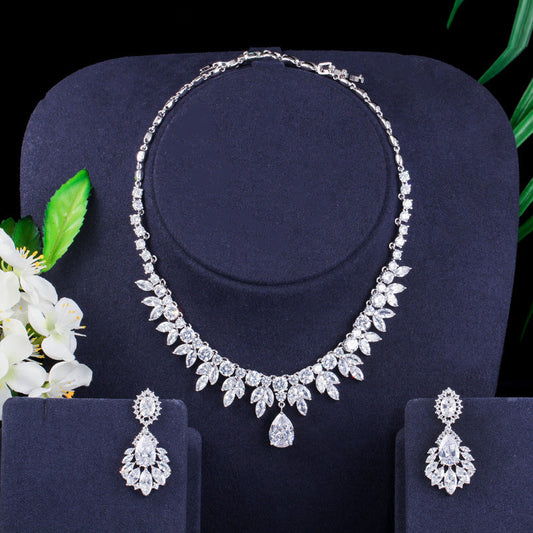 Two-piece set of high-end earrings and necklaces from Europe and America. Zircon jewelry for evening gowns and wedding dresses