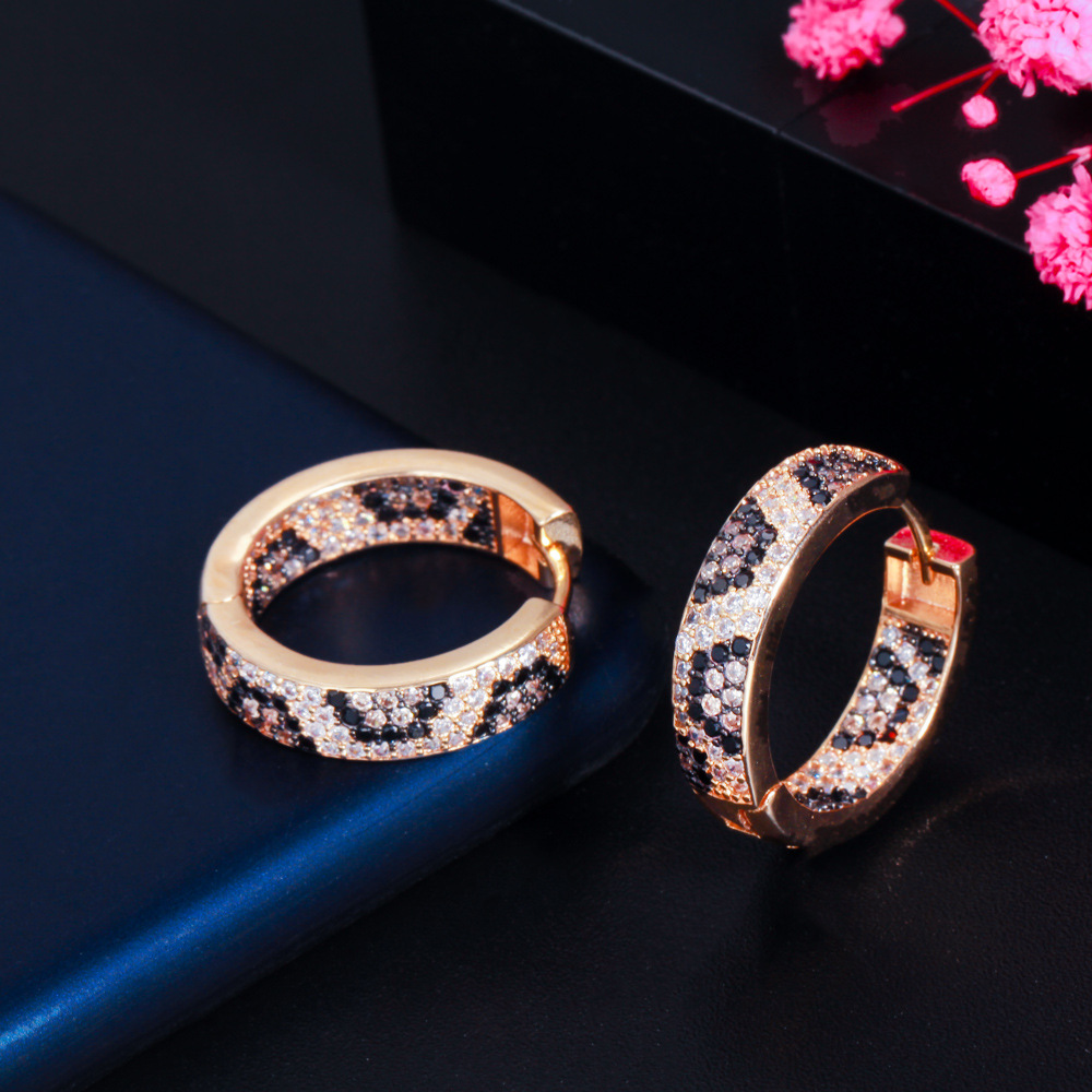 Best-selling new gold-plated leopard-print ear cuffs with tiny zirconia inlays Trendy ear accessories in batch of golden ear clasps