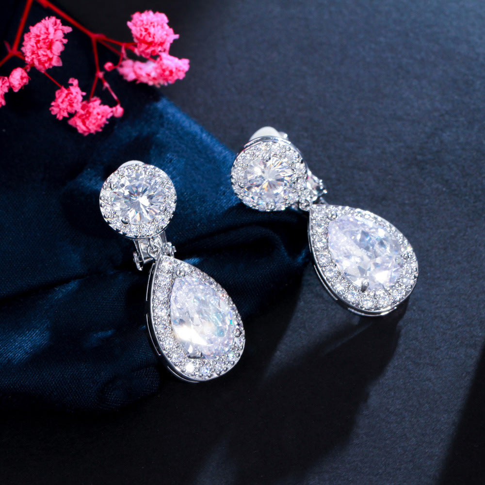 Simple and exclusive droplet-shaped ear clips with eight arrows and eight hearts set with AAA quality zirconia stones as an ear pendant