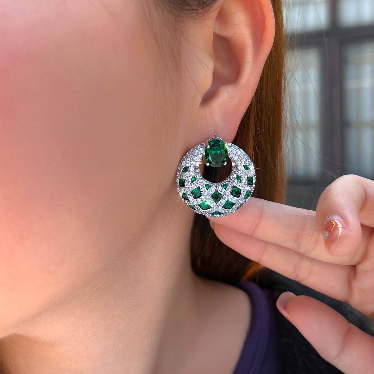 S925 silver jewelry - Korean-style fashionable and luxurious ear accessories with gemstones Emerald round stud earrings