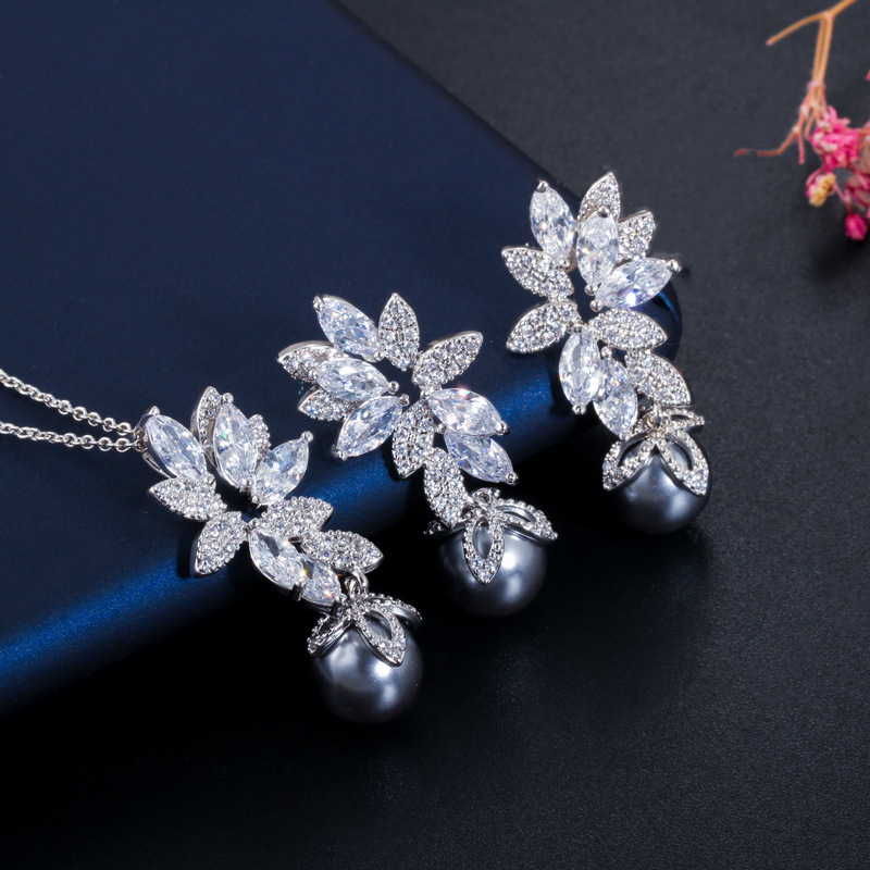 Korean-style fashion versatile S925 pure silver needle micro-set zirconia shell pearl necklace earrings and chain set. For women