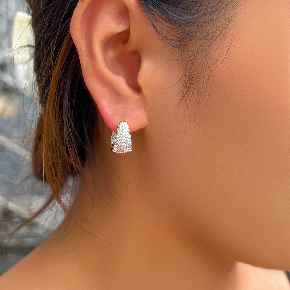 Exclusive design, luxurious and minimalist geometric triangular double-color electroplated 18K gold ear studs with full-set zirconia gemstones - personalized earrings