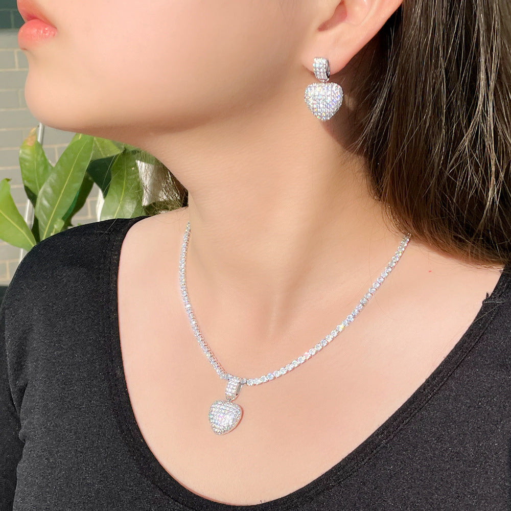 Two sets of matching earrings and necklaces featuring Korean-style pop-style heart-shaped micro-set zirconia and full diamonds This set is suitable for wedding brides and heart-shaped pendant necklaces