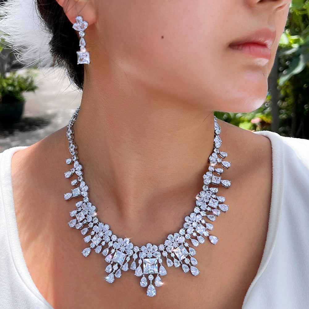 European and American exquisite and luxurious zircon necklace and earrings set, dazzling full of diamonds, elegant banquet dress, bridal chain jewelry set