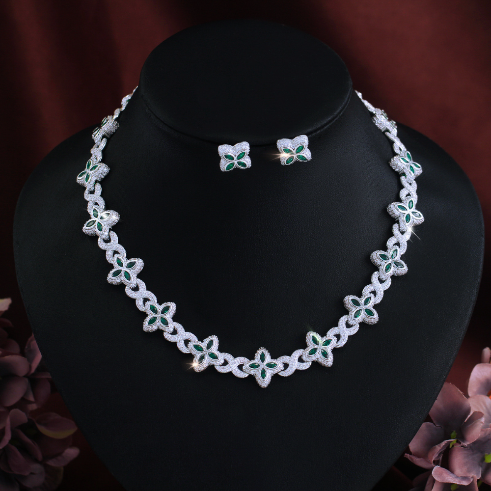 European and American hip-hop four-leaf clover Cuban chain with numerous diamonds 8-character chain pendant with micro-set zirconia necklace and bracelet jewelry accessory