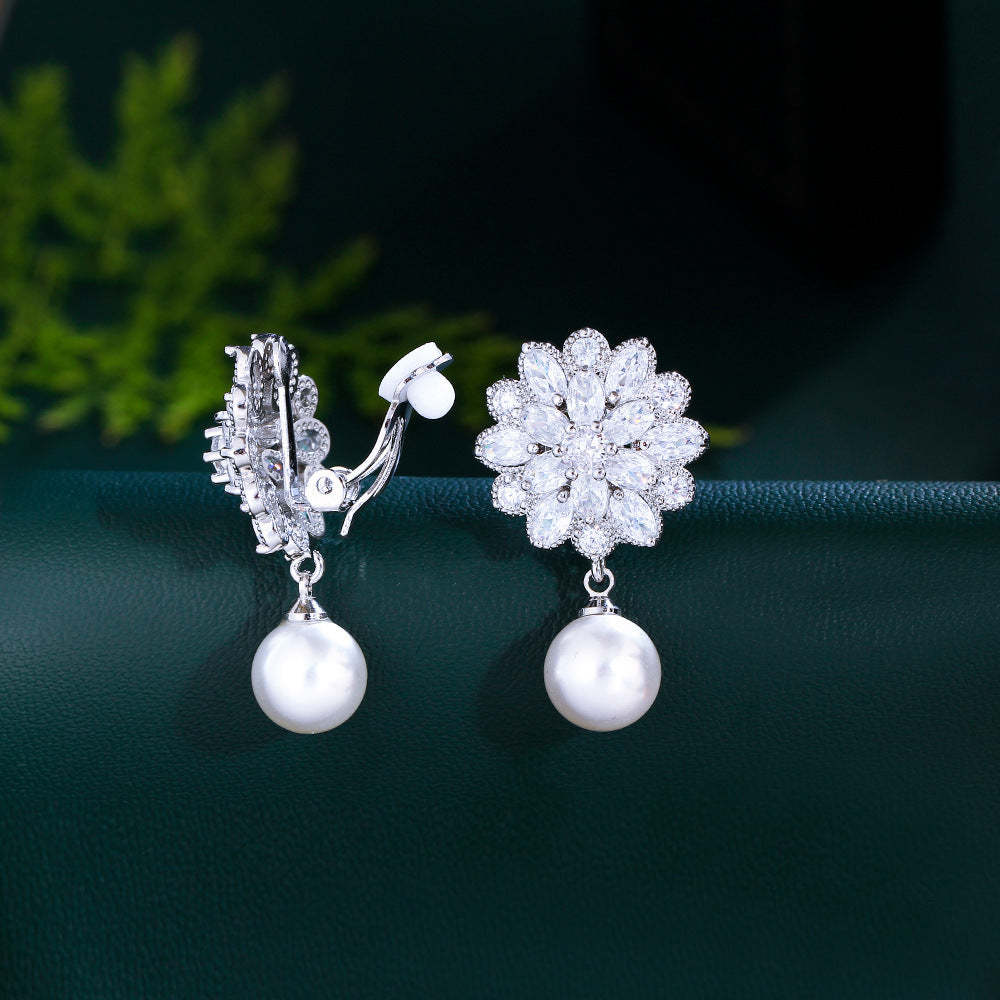 Korean version pearl flower glitter zirconia ear clips - fashionable and light-hearted women's ear accessories