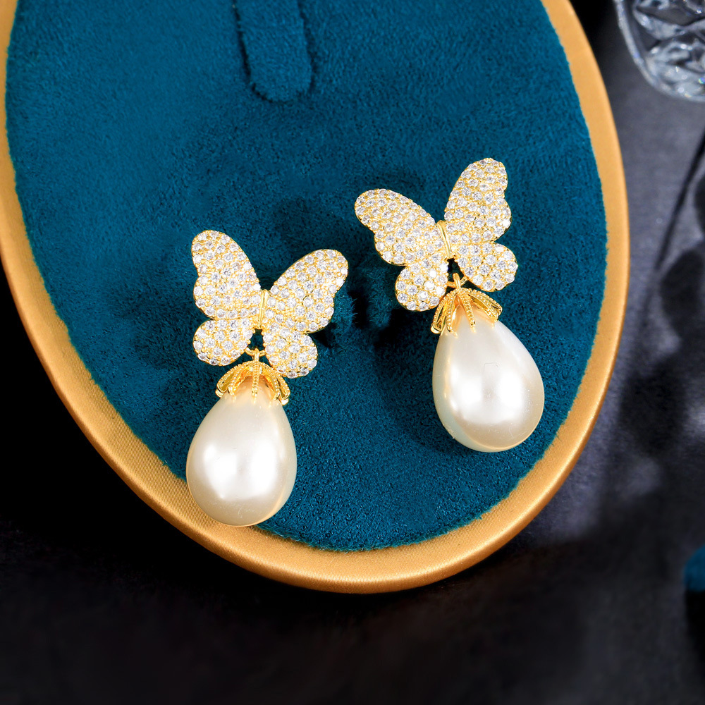 French-style bow-shaped pearl earrings with a sweet and elegant look featuring three-dimensional micro-set zirconia stones S925 silver stud earrings an extremely enchanting accessory