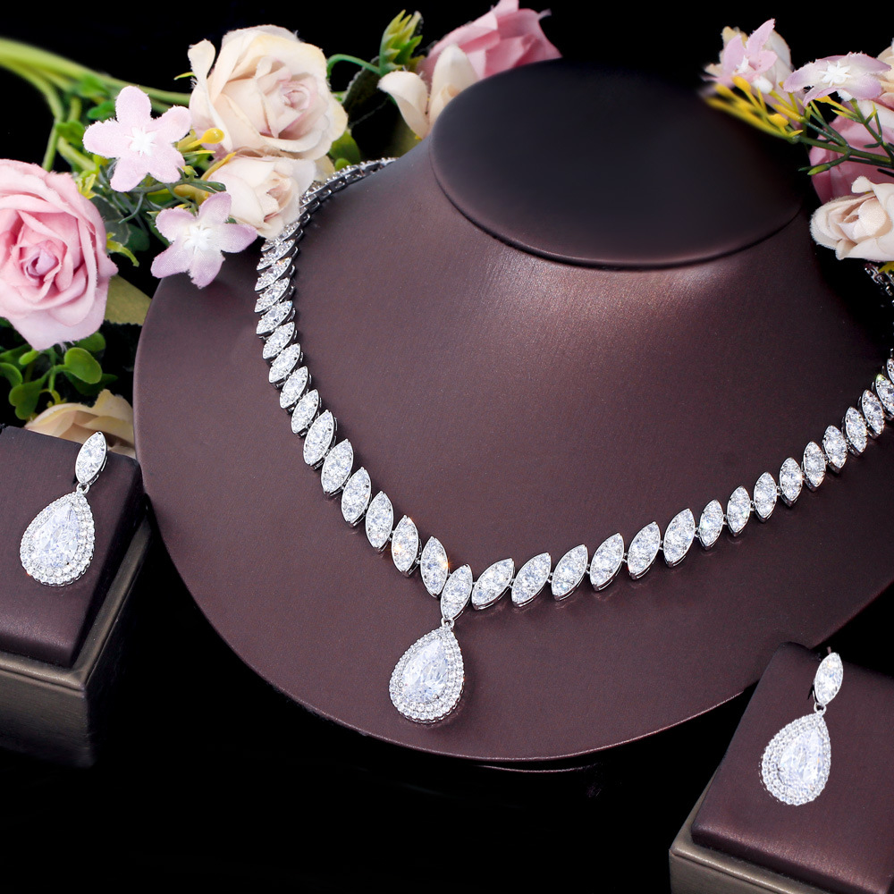 Korean version of the elegant bridal set. Environmentally friendly copper micro-set zirconia necklace earrings and chain Wedding dress accessory for banquets