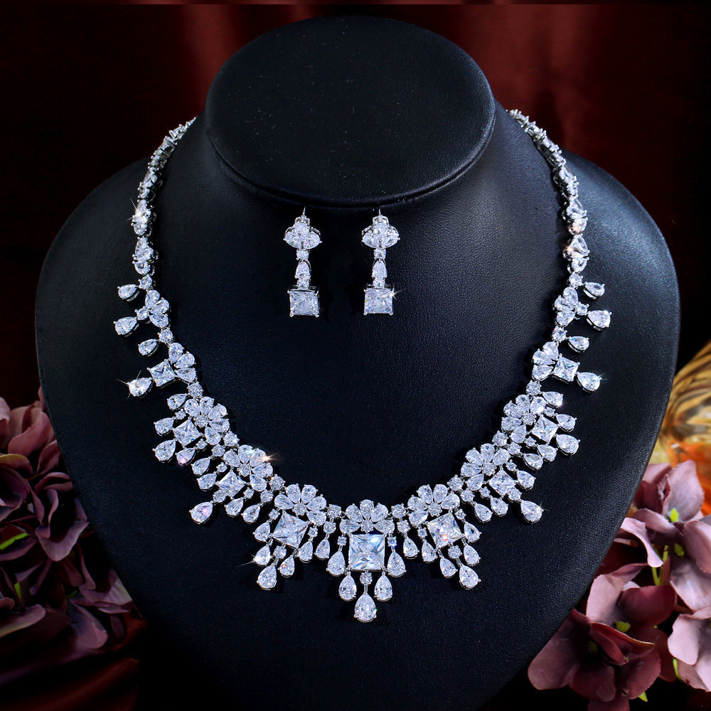 European and American exquisite and luxurious zircon necklace and earrings set, dazzling full of diamonds, elegant banquet dress, bridal chain jewelry set