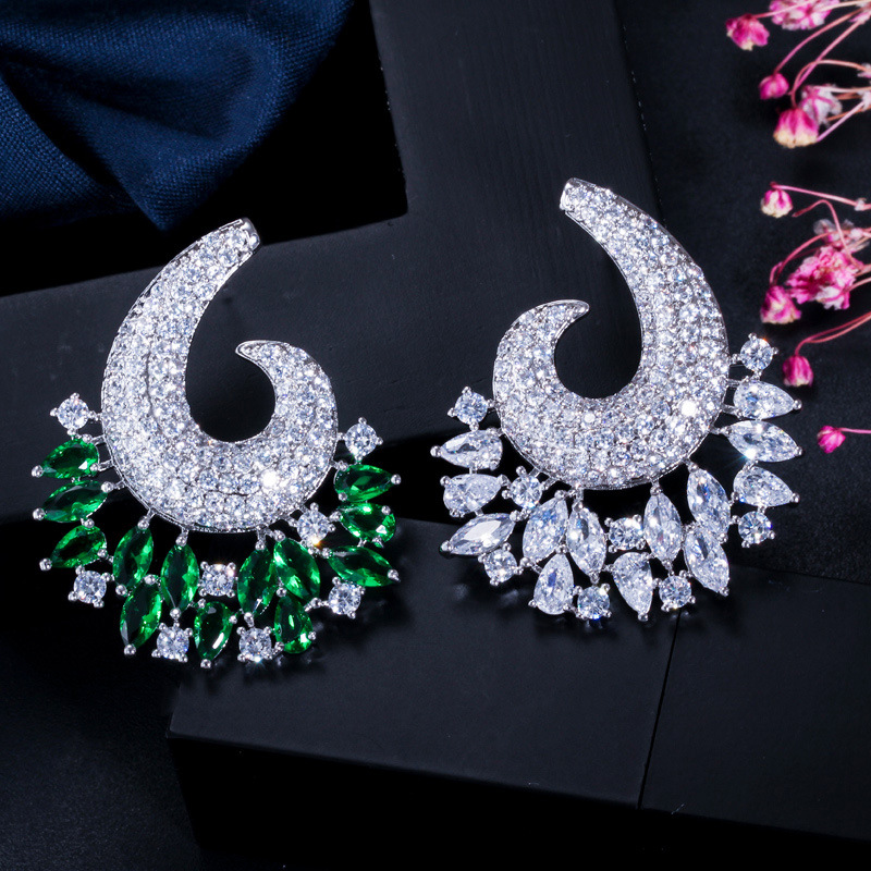 New European-style creative exaggerated diamond earrings. Ultra-shiny zirconia women's versatile ear accessories