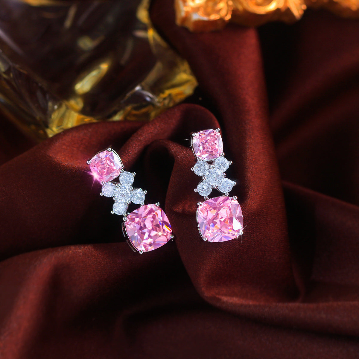 Luxury light and elegant, fresh and sweet, sparkling diamond princess pink square stud earrings for formal events Elegant party earrings with micro-set zirconia in pink color Earrings set with small diamonds