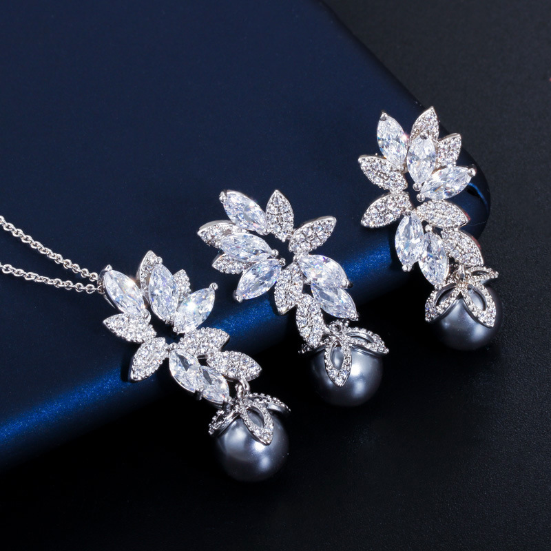 Korean-style fashion versatile S925 pure silver needle micro-set zirconia shell pearl necklace earrings and chain set. For women