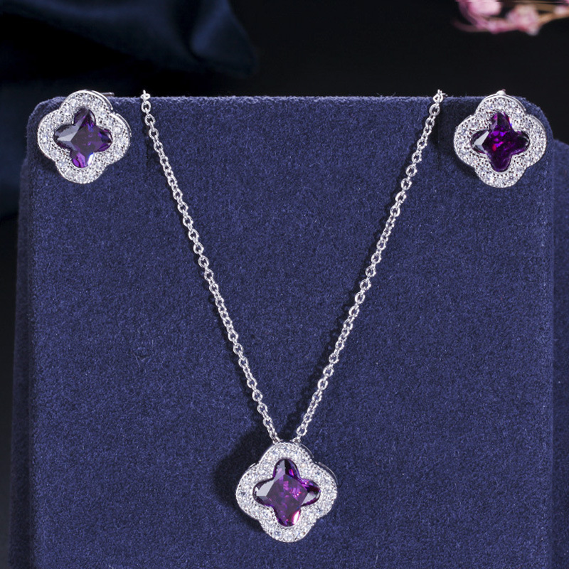Korean version of micro-set zirconia pendant - Four-leaf clover necklace - Lucky grass accessory
