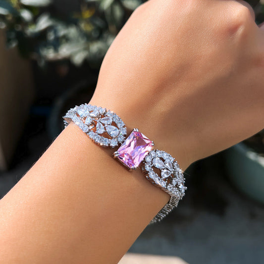 Princess pink diamond earbore hollowed-out minimalist luxury ins-style zircon bracelet sweet and versatile with elegant and sophisticated charm Handcrafted jewelry accessory