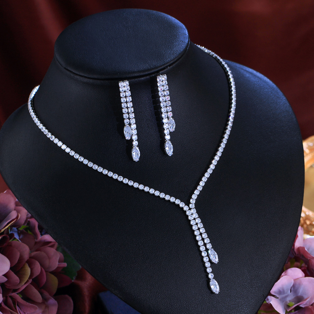 Dazzling Luxury Diamond-Encrusted Necklace and Earrings for Evening Wedding Bridal Accessories Set with Flowing Tassels and Elegant Charm Party Zircon Set
