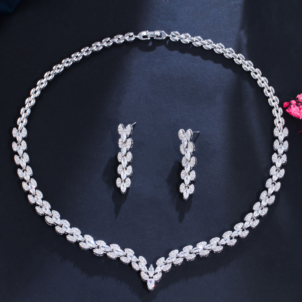 Korean version of classic and simple jewelry set for necklaces and earrings - stylish and versatile bridal necklace set chain