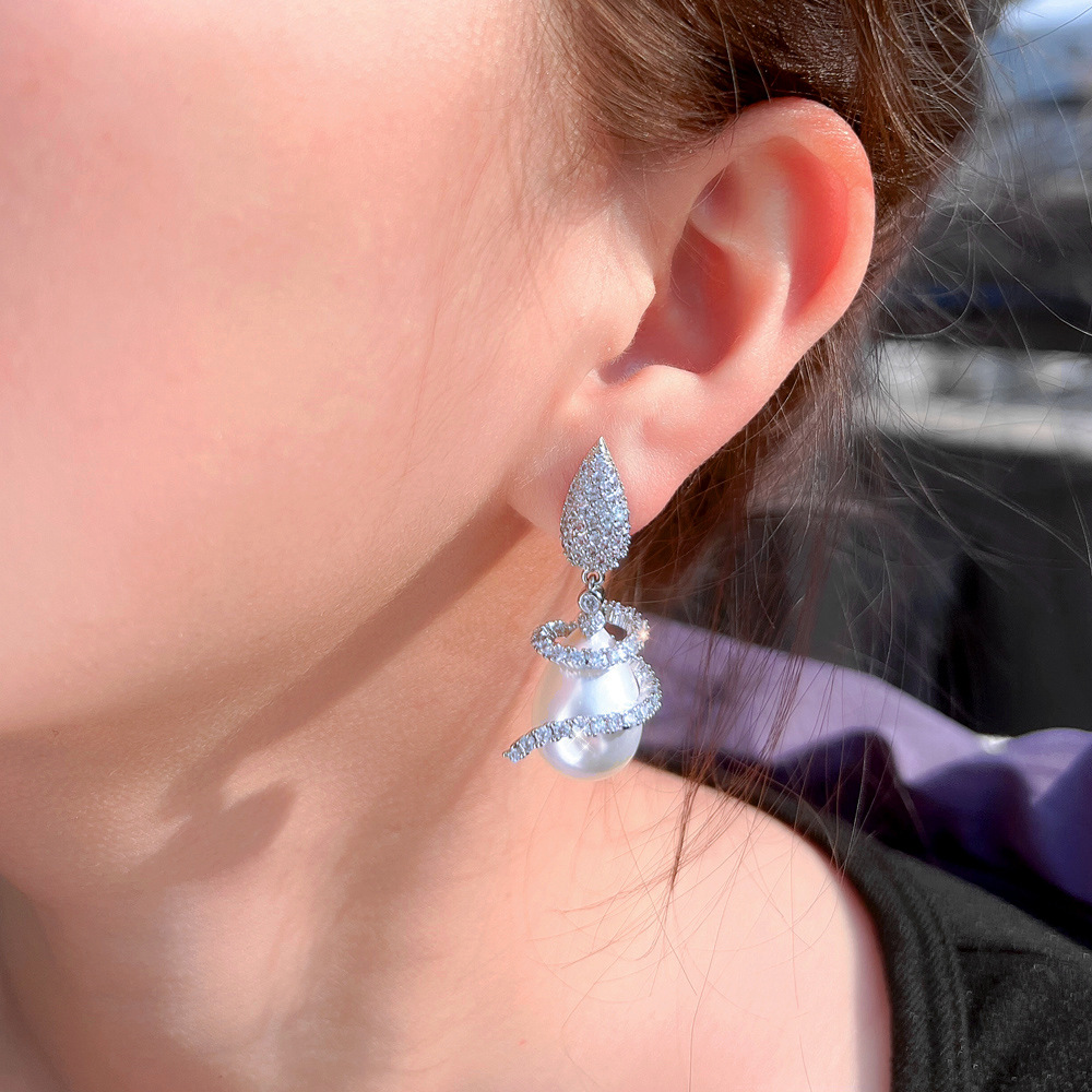 French-style high-end minimalist geometric line pearl earrings with micro-set zirconia - stylish accessories for autumn and winter